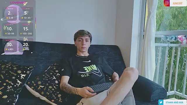 Snapshot of ethan_and_ava chatting on December 4, 2025, 1:21 pm ethan and ava online show from December 4, 2025, 1:21 pm