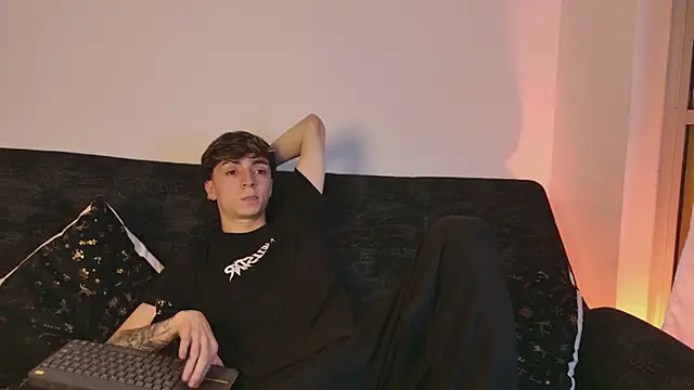 Snapshot of ethan_and_ava chatting on February 5, 2026, 2:29 am ethan and ava online show from February 5, 2026, 2:29 am