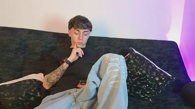 Snapshot of ethan_and_ava chatting on February 8, 2026, 3:04 am ethan and ava online show from February 8, 2026, 3:04 am