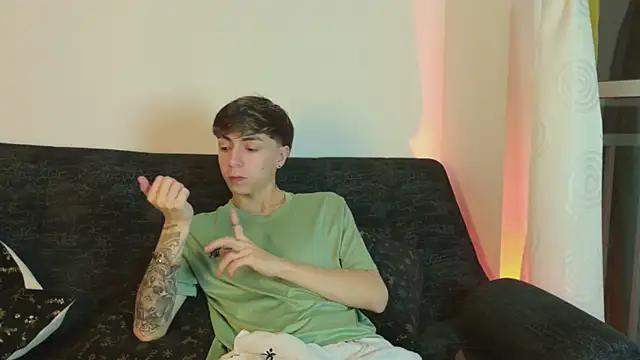 Snapshot of ethan_and_ava chatting on February 12, 2026, 2:33 am ethan and ava online show from February 12, 2026, 2:33 am