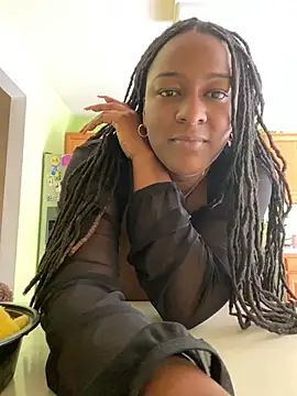 xoxoHotCoCo online show from April 22, 2026, 4:58 pm