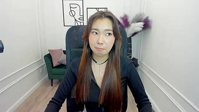 AnnaReyla online show from November 7, 2025, 7:18 pm