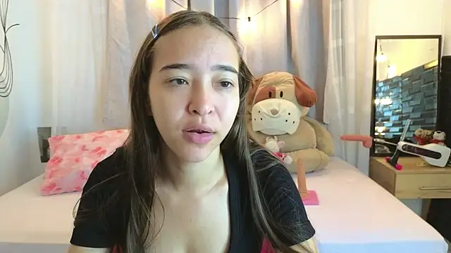 SERAFINA  online show from December 5, 2025, 12:59 pm