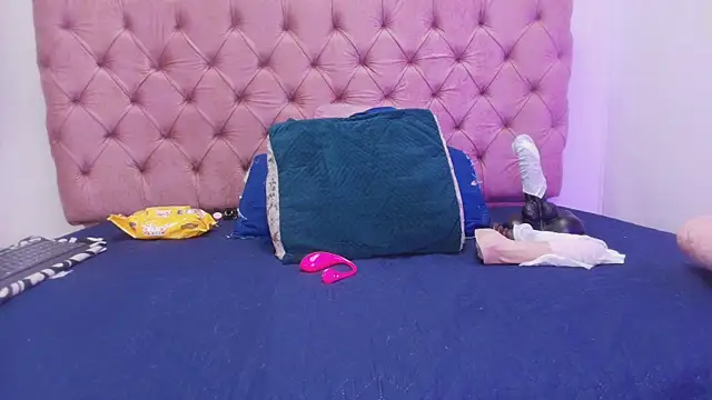 Auroraa miller online show from September 9, 2025, 11:52 am