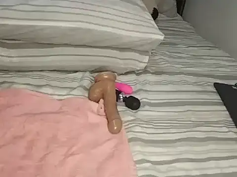 Snapshot of Chandy012 chatting on October 17, 2025, 10:00 pm Chandy012 online show from October 17, 2025, 10:00 pm