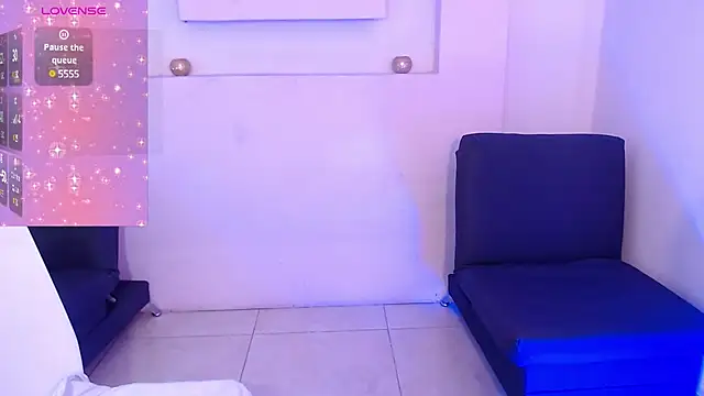 AishaHil online show from February 13, 2025, 3:03 pm