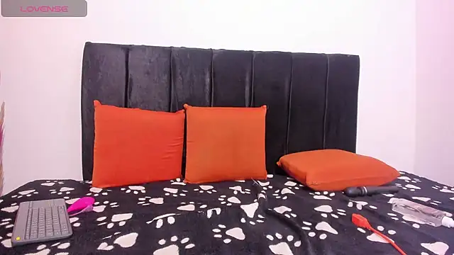 CoupleTwink12 online show from October 1, 2025, 3:00 am