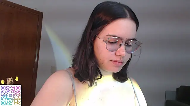 crystalll room online show from July 20, 2026, 12:18 am