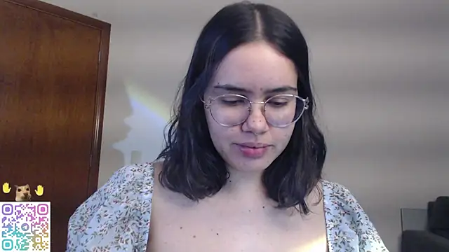 crystalll room online show from July 30, 2026, 1:38 am