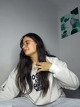 baaby-miiaa online show from March 9, 2025, 3:43 am