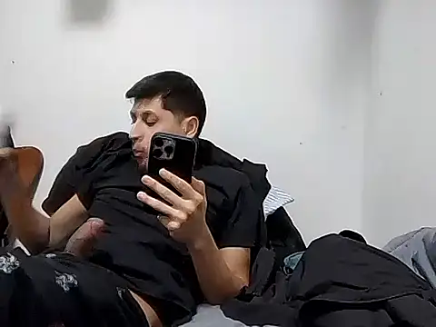 PerroDemonioHot online show from February 15, 2026, 2:01 am