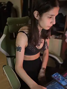 mollyEXD online show from December 19, 2025, 6:10 pm