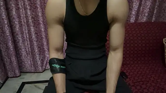 hot hunk boy online show from March 1, 2026, 10:04 am