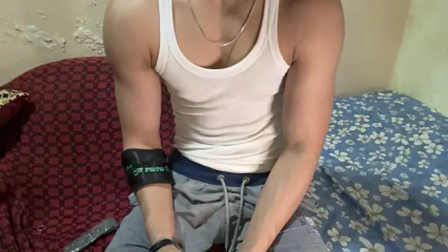 hot hunk boy online show from February 26, 2026, 5:57 pm