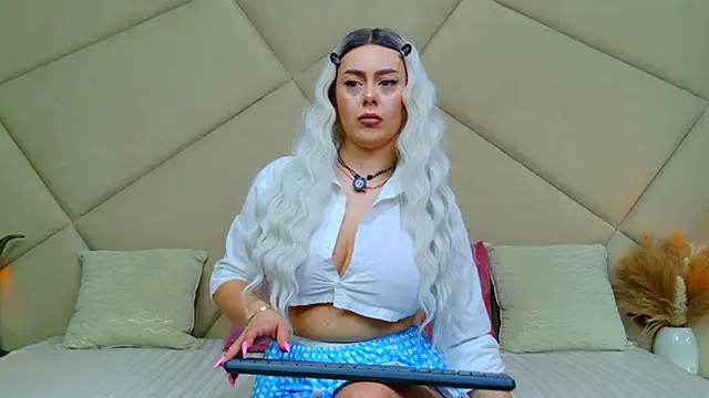 ChloeFrost online show from February 11, 2026, 6:13 am