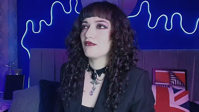 JeanneSabatier online show from July 18, 2026, 7:44 pm