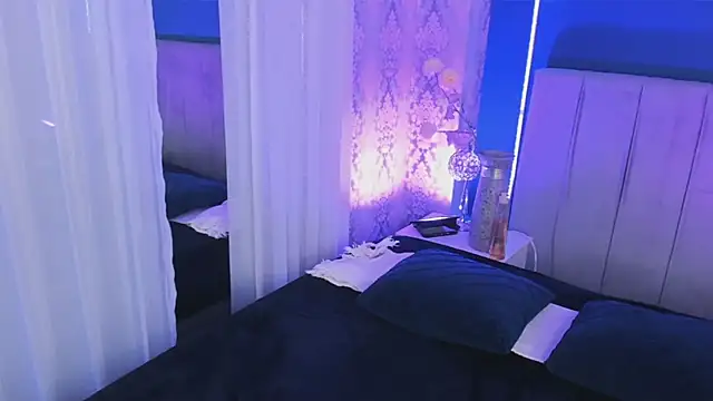 JeanneSabatier online show from November 21, 2025, 8:19 pm