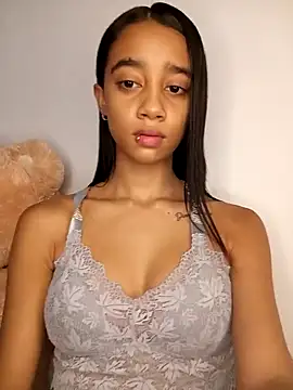 Snapshot of Zoe_Sweett18 chatting on April 22, 2026, 6:36 pm Zoe Sweett18 online show from April 22, 2026, 6:36 pm