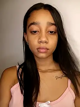 Snapshot of Zoe_Sweett18 chatting on April 22, 2026, 1:01 am Zoe Sweett18 online show from April 22, 2026, 1:01 am
