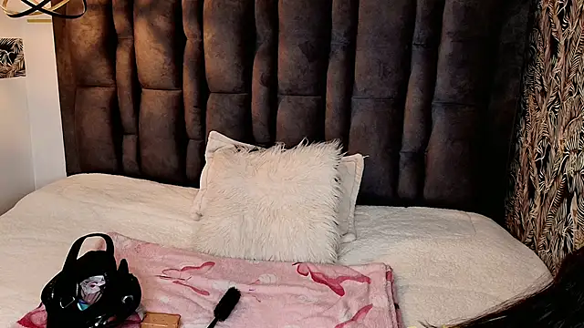 Connie Bell online show from February 13, 2026, 1:44 pm