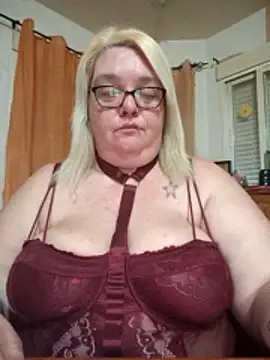 diosacurvy1984 online show from April 9, 2026, 7:14 am