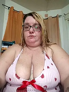 diosacurvy1984 online show from February 4, 2026, 8:20 am