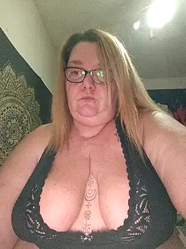 diosacurvy1984 online show from February 6, 2026, 11:45 pm