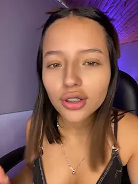 Sofia18 pinkk online show from May 22, 2026, 9:35 pm