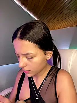 Sofia18 pinkk online show from December 3, 2025, 6:29 pm