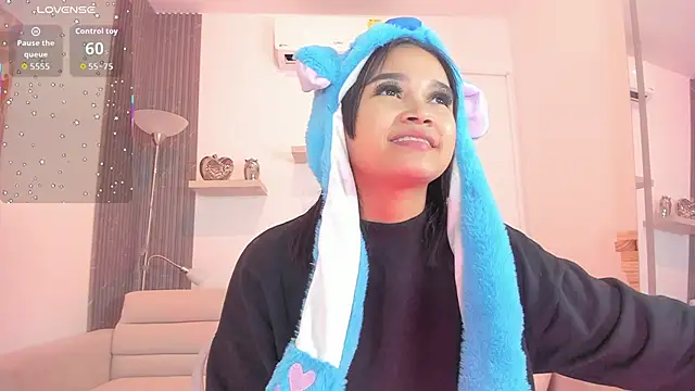 Snapshot of laurah_hill chatting on October 7, 2025, 12:17 pm laurah hill online show from October 7, 2025, 12:17 pm