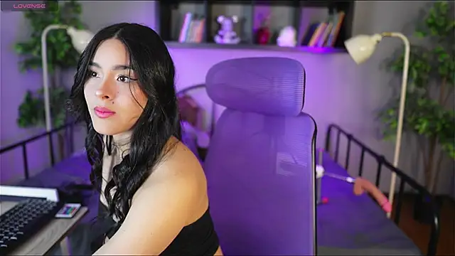 camilapersy online show from December 14, 2025, 4:01 pm