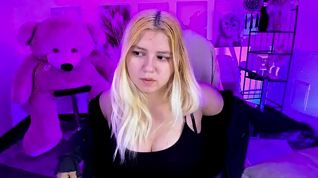 DiaAngell online show from November 27, 2025, 10:32 pm