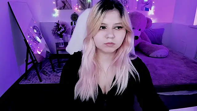 DiaAngell online show from April 11, 2026, 7:28 pm