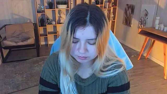 DiaAngell online show from October 26, 2025, 7:47 pm