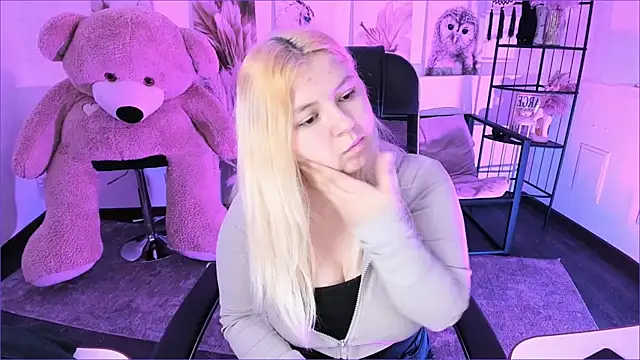 DiaAngell online show from November 30, 2025, 6:09 pm