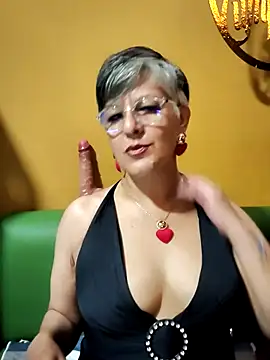 ilonna2025 online show from April 9, 2026, 10:16 pm