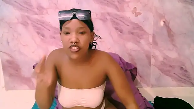 EroticSexyPrada online show from April 8, 2026, 6:26 am