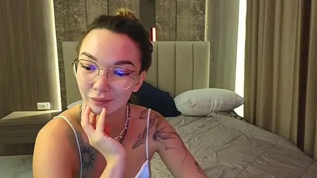 SusannJohnson online show from February 5, 2026, 12:39 am