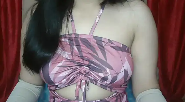 Snapshot of Heavenly_Gurl chatting on February 14, 2025, 8:26 pm Heavenly Gurl online show from February 14, 2025, 8:26 pm