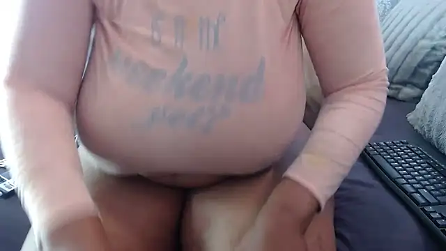 BUBBLYBUNNYxx online show from December 5, 2025, 7:29 am