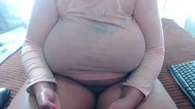 Snapshot of BUBBLYBUNNYxx chatting on May 6, 2026, 9:46 am BUBBLYBUNNYxx online show from May 6, 2026, 9:46 am