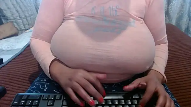 Snapshot of BUBBLYBUNNYxx chatting on May 7, 2026, 5:11 am BUBBLYBUNNYxx online show from May 7, 2026, 5:11 am