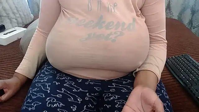 Snapshot of BUBBLYBUNNYxx chatting on May 13, 2026, 5:36 am BUBBLYBUNNYxx online show from May 13, 2026, 5:36 am