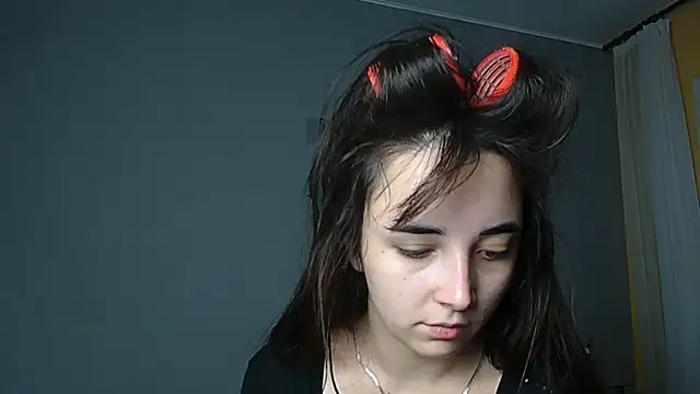 Eva Gloryy online show from November 15, 2025, 1:04 pm