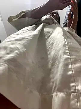 Lili  taylor online show from October 19, 2025, 3:31 am