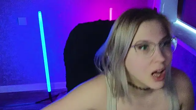 HotBrandyX online show from March 7, 2025, 8:13 am