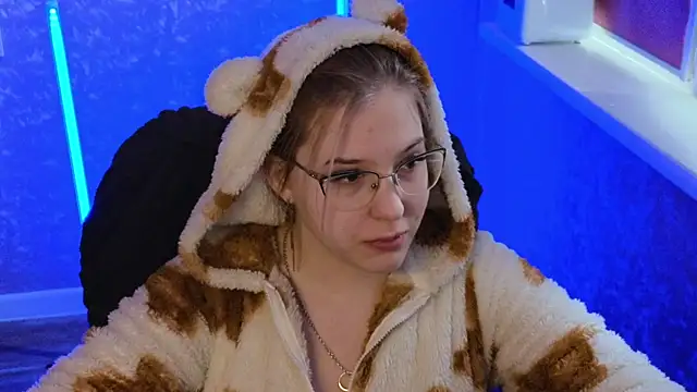 HotBrandyX online show from March 10, 2025, 5:54 am