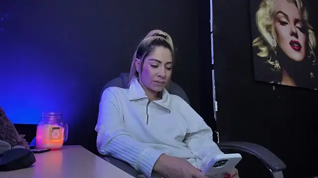 viktoria davis  online show from September 18, 2025, 10:35 pm