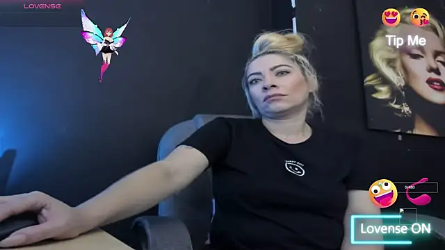 viktoria davis  online show from November 6, 2025, 10:58 pm