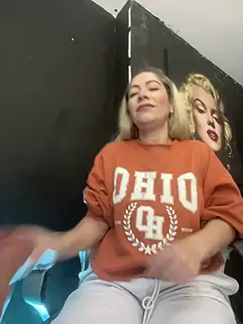 viktoria davis  online show from March 4, 2026, 10:17 pm